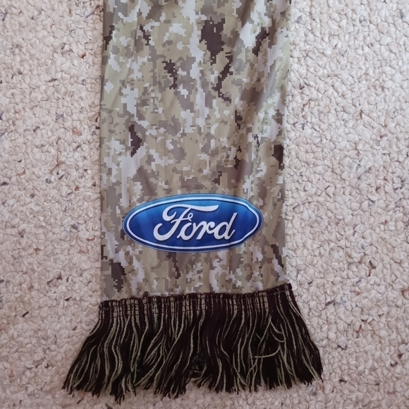 Cowboys and Ford Cammo Scarf - Picture 4 of 7